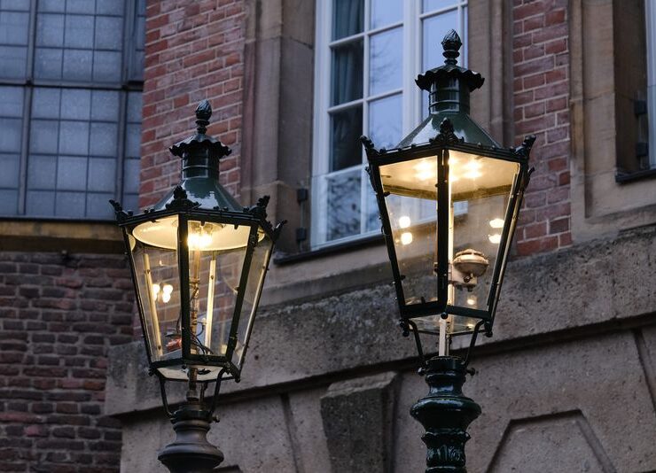 das Foto zeigt die Gaslaternen in Düsseldorf